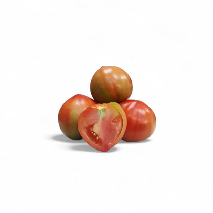 Cuore di pomodoro Cupido toscano, varietà tipica di Massa Carrara, tagliato e intero